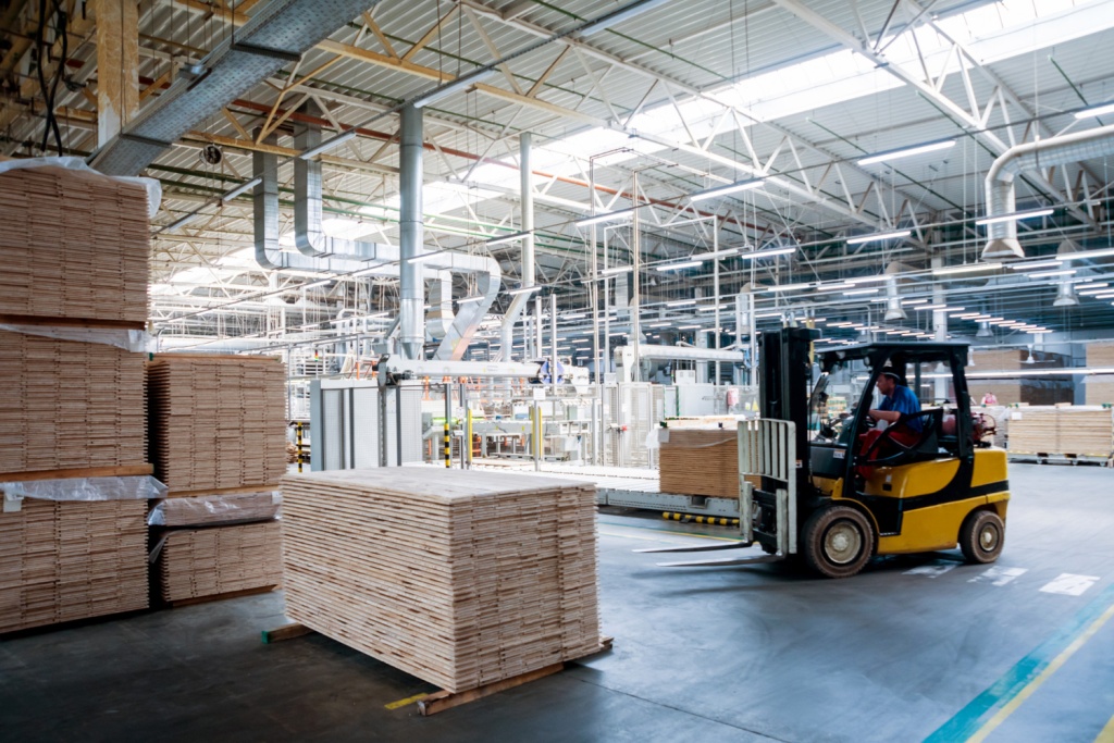 forklift-loader-storage-warehouse-ship-yard-distribution-products.jpg