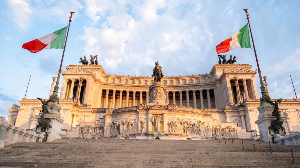 victor-emmanuel-ii-monument-rome-sunset-italy.jpg